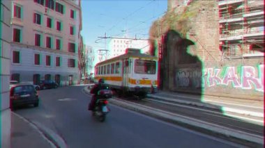 Aksaklık etkisi. Üç vagonlu tramvay, Roma. İtalya - 23 Şubat 2015: Roma'da yaklaşık 39 km tramvay rayları ve 192 durak... Video. Ultrahd (4k))