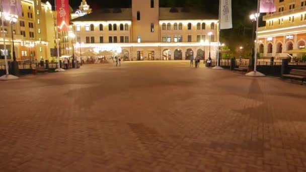 Effetto Glitch. Torre dell'orologio Rosa Khutor. Buonanotte. Sochi, Russia. 4K — Video Stock