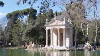 Aksaklık etkisi. Asclepius Tapınağı. Villa Borghese bahçeleri,, Zoom . Roma, İtalya. Video. Ultrahd (4k))