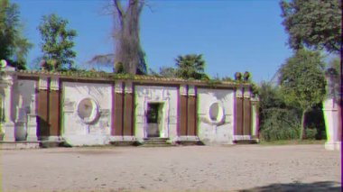 Aksaklık etkisi. Villa Borghese bahçelerinde duvar, Roma, İtalya. Video. Ultrahd (4k))