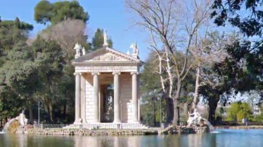 Aksaklık etkisi. Asclepius Tapınağı'nın etrafında. Villa Borghese, Yakınlaştırma. Roma, İtalya. Video