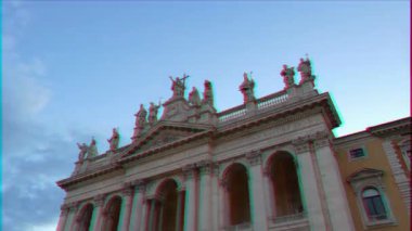 Aksaklık etkisi. Laterano'daki San Giovanni Bazilikası. Akşam. Roma, İtalya. Video