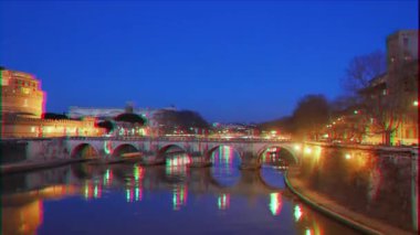 Aksaklık etkisi. Sant'Angelo, Akşam, Tiber Köprüsü, Roma. İtalya. Video. Ultrahd (4k))