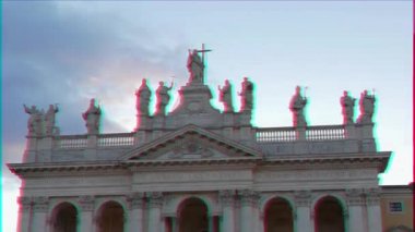 Aksaklık etkisi. Laterano'daki San Giovanni Bazilikası. Akşam. Roma, İtalya. Video. Ultrahd (4k))