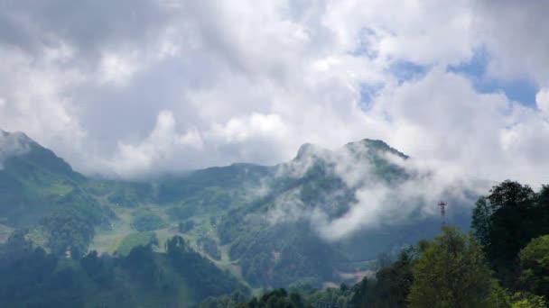 グリッチ効果。山の中の雲ソチ、ロシア。4k — ストック動画