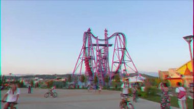 Aksaklık etkisi. Lunapark. Sochi-Park Adler, Rusya - 19 Temmuz 2015: Mekan Kış Olimpiyat Oyunları 2014. Video. Ultrahd (4k))