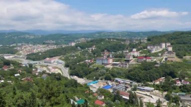 Aksaklık etkisi. Soçi, Rusya'nın tepesinden görüntüle. Video. Ultrahd (4k))