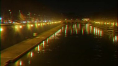 Aksaklık etkisi. Köprü Mazzini. Gece. Tiber. Roma, İtalya. Video. Ultrahd (4k))