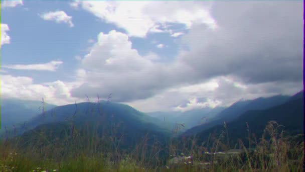 Effetto Glitch. Erba secca in montagna. Sochi, Russia. 4K — Video Stock