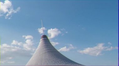 Astana, Kazakistan-5 Eylül 2016: şekil Marquee inşa alışveriş merkezi. Khanshatyr mı? Zoom. Zaman atlamalı, nur-Sultan. Video. UltraHD (4k). Glitch etkisi