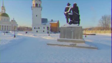 Aksaklık etkisi. Kule Nevyansk kışın. Rusya. Video. UltraHD (4k)