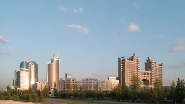 毛刺效果 阿斯塔纳的日落 摩天大楼的景色 哈萨克斯坦 苏尔坦 超高清 — 图库视频影像