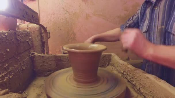 グリッチ効果 陶器の車輪に鍋を作る ビデオ ウルトラHd — ストック動画