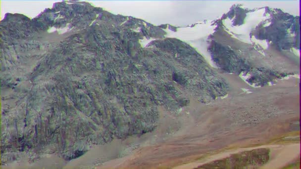 Glitch Effekt Bergstoppar Och Passera Shymbulak Almaty Kazakstan Video Ultrahd — Stockvideo
