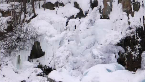 毛刺效果 冰中的小溪 超高清 — 图库视频影像