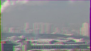 Aksaklık etkisi. Baca dumanı. Kış aylarında balo alanı. Ekaterinburg. Video. UltraHD (4k)