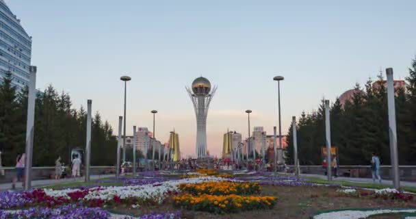 グリッチ効果 アスタナ カザフスタン 2016 バイテレク カザフスタンの首都の関心の中心点 昼から夜への移行 タイムラプス ヌルスルタンビデオ ウルトラHd — ストック動画