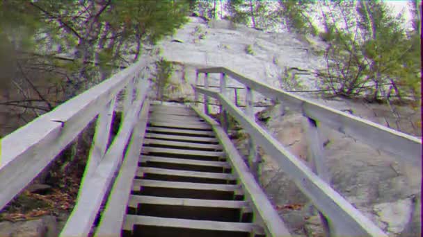 毛刺效果 古老的木制楼梯 俄罗斯 超高清 — 图库视频影像