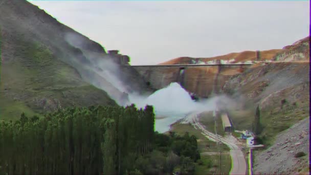 グリッチ効果 キロフ貯水池ダム 1965年 1975年建造 キルギスのバレータラスビデオ ウルトラHd — ストック動画