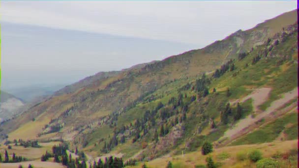 毛刺效果 夏季的滑雪场 哈萨克斯坦阿拉木图希姆布拉克 超高清 — 图库视频影像