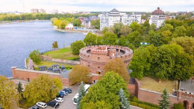 Rusya, Kaliningrad - 22 Eylül 2018: Kaliningrad bölgesel Amber Müze. Drone üzerinden ortalarında on dokuzuncu yüzyıldan kalma bir kale kule yer alır 