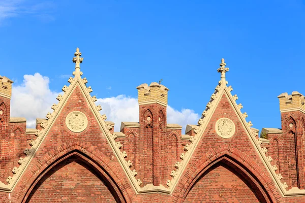 Rusya, Kaliningrad: Brandenburg Kapısı. Hayatta kalan yedi kişiden biri.