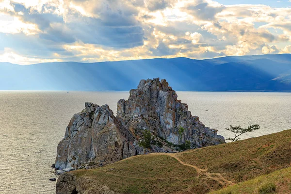 Russia, lago Baikal. Isola Olkhon. Shaman Rock. Baia "Piccolo mare " — Foto Stock