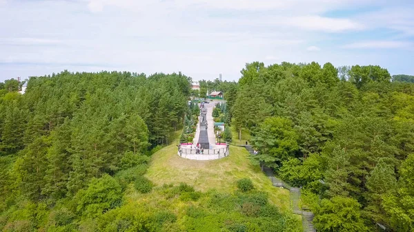 Russland, kemerowo - 21. juli 2018: denkmal - gedenken der bergleute von kuzbass. die stadt kemerowo. russland, von dron — Stockfoto