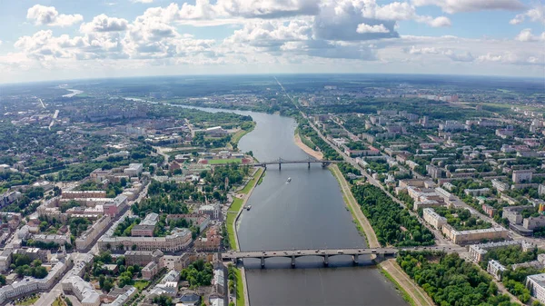 Panorama města Tver v Rusku. Letecký pohled. Volga, řeka od Drone — Stock fotografie