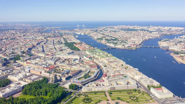 Vista aérea panorámica del centro de la ciudad de San Petersburgo en claro tiempo soleado, Rusia, Desde Drone — Foto de Stock