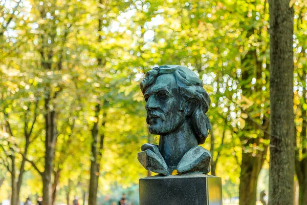 Russie, Kaliningrad - 20 septembre 2018 : Sculpture du parc sur la — Photo