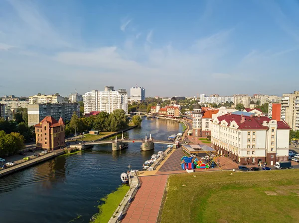 Luftaufnahme des Stadtzentrums von Kaliningrad. Jubiläumsbrücke, f — Stockfoto