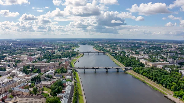 Panorama de la ciudad de Tver, Rusia. Vista aérea. Río Volga, desde el dron —  Fotos de Stock