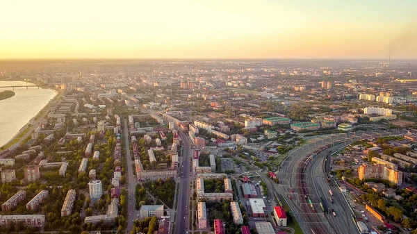 Russie, Omsk - 16 juillet 2018 : Vue de la ville d'Omsk au coucher du soleil, De Dron — Photo