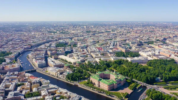 Vista aérea panorámica del centro de la ciudad de San Petersburgo en claro tiempo soleado, Rusia, Desde Drone — Foto de Stock