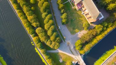 Rusya, Kaliningrad - 21 Eylül 2018: Kaliningrad şehir, üzerinde balık Köyü, dron üzerinden, Head Shot çıkabilir orta kısmında 