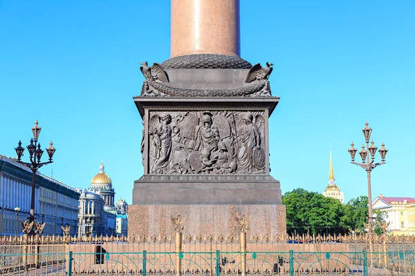 San Petersburgo, Rusia. Plaza del Palacio, La base del Alexand — Foto de Stock