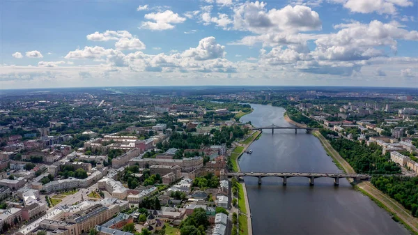 Panorama van de stad Tver, Rusland. Luchtfoto. Volga River, van Drone — Stockfoto