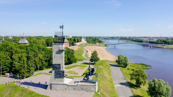 Россия, Великий Новгород. Новгородский Кремль (Детинец), река Волхов. Полет над городом, с дрона
 