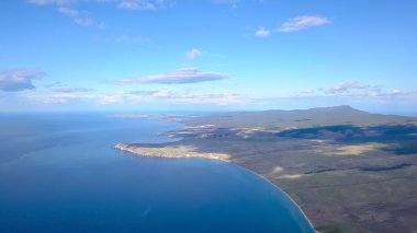 Rusya, Baykal Gölü, Bay küçük deniz. Ada Olkhon, dron üzerinden Kuzey bölümünün görünümünü 