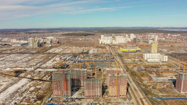 Russie, Ekaterinbourg. L'académique du district. Construction de nouveaux bâtiments à la périphérie du quartier, De Drone — Photo