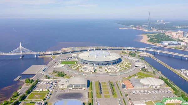 Saint-petersburg, russland - 18. juni 2019: gazprom arena. westliche Hochgeschwindigkeitsdurchmesser, Lakhta-Zentrum. gazprom Hauptquartier, von Drohne aus — Stockfoto