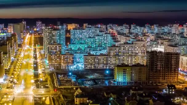 Oroszország, Ekaterinburg. Körzeti akadémiai. Az éjszakai város fényei — Stock videók
