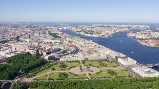 Panoramisch uitzicht op het centrum van Sint-Petersburg bij helder zonnig weer, Rusland. 4K — Stockvideo