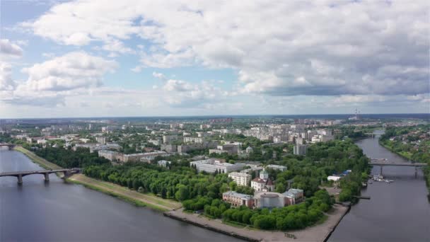 Панорама города Тверь, Россия. Вид с воздуха. Река Волга. 4K — стоковое видео
