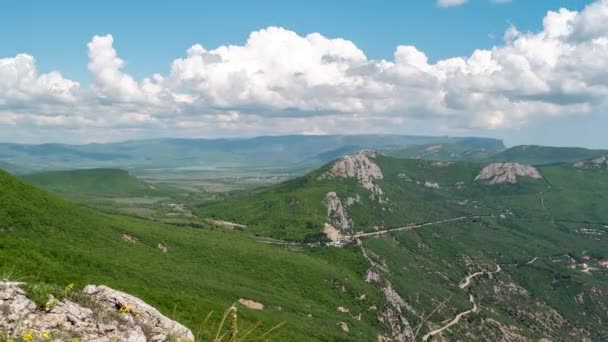 El verano verde en la bahía Laspi, la Crimea. 4K — Vídeo de stock