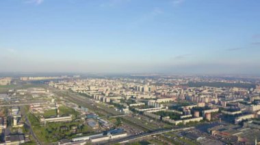 Gün batımında St. Petersburg 'un panoramik manzarası. - Rusya. Uyku alanları. 4K