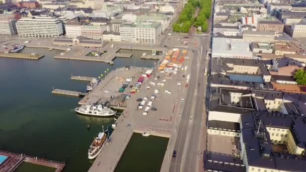 Helsinki, Finlandia. Centro de la ciudad vista aérea. Plaza del Mercado. 4K — Vídeo de stock