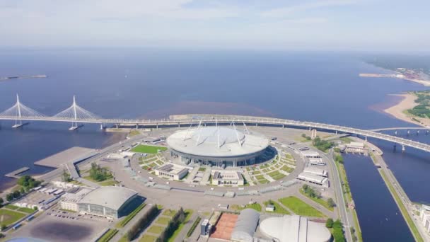 Sankt Petersburg, Russland. Gazprom Arena. Western High Speed Diameter, Lakhta Center. Gazprom-Zentrale. 4K — Stockvideo