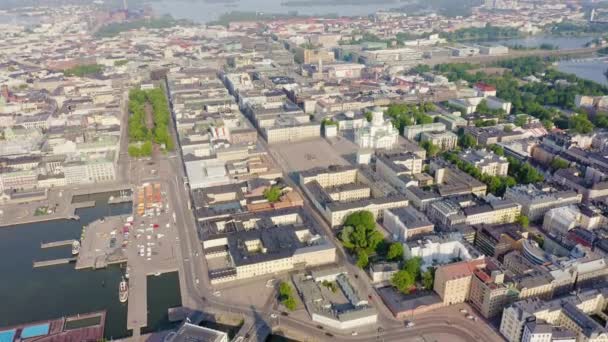 Helsínquia, Finlândia. Vista aérea do centro da cidade. Catedral de Helsínquia. Praça do Senado. Market Square. 4K — Vídeo de Stock